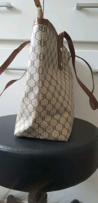 Vendo Mala bege (padrão elegante)