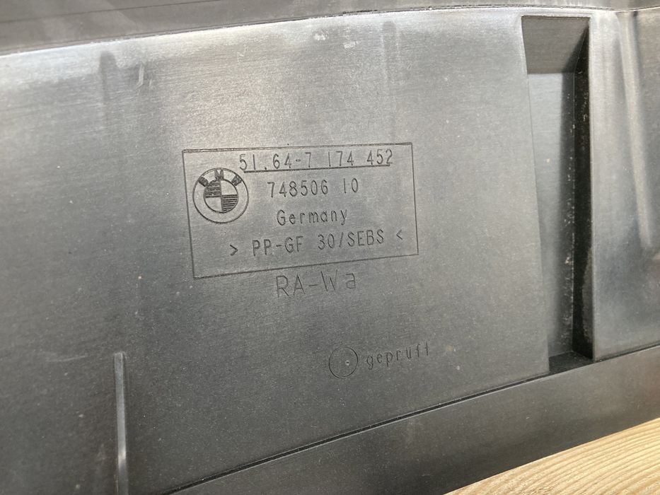 BMW e87 e81 kierownica powietrza wlot dolot dolny dolna żaluzje