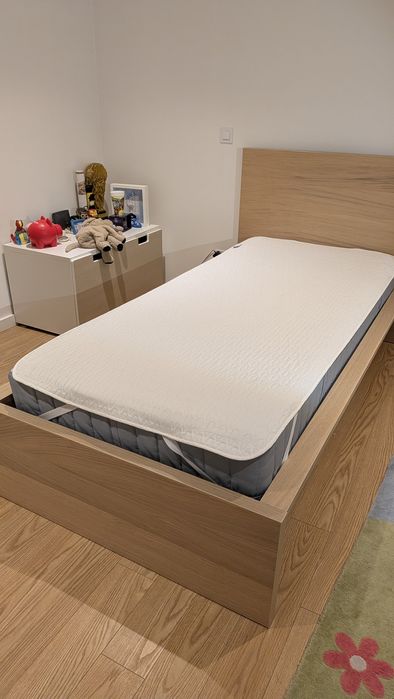 Cama com colchão 90x200