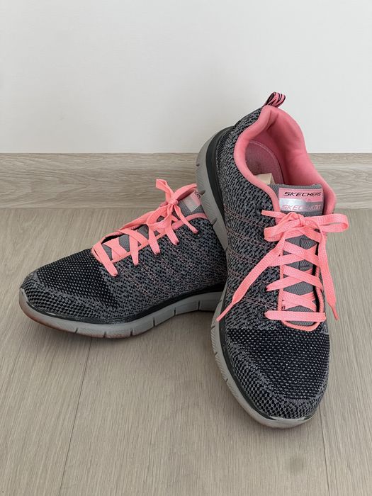 Продам кроссовки Adidas Stan smith; Skechers (Nike, adidas, reebok)