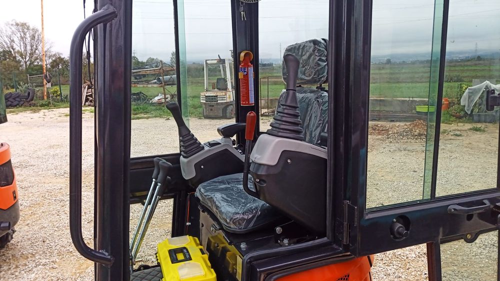 Mini giratória 1800kg nova c/ motor Kubota