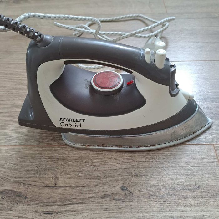 Утюг (праска) Scarlett Gabriel в рабочем состоянии