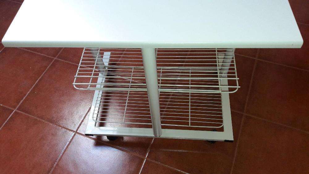 Secretária para computador. Ideal para quarto ou escritório
