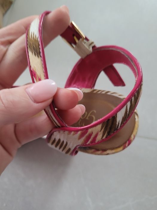 Sandały na platformie