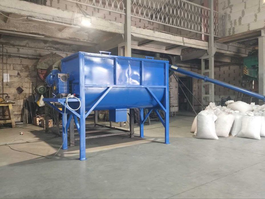 Змішувач комбікормів,смеситель кормов,кормозмішувач