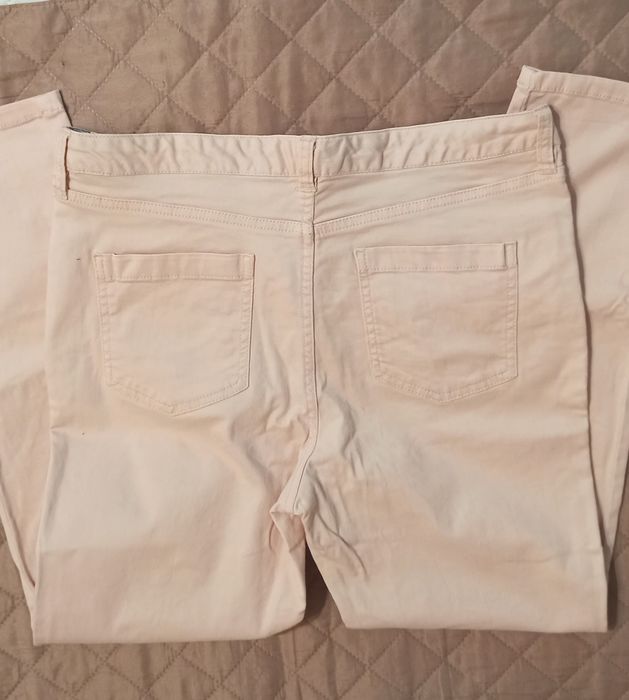 Jasne wąskie spodnie