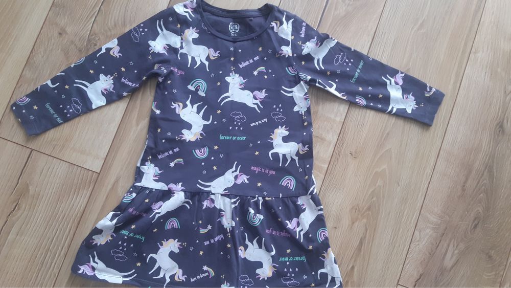 Sukienka 104 ze smyka