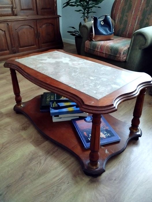 Coffee Table in Excellent Condition64738671920769120