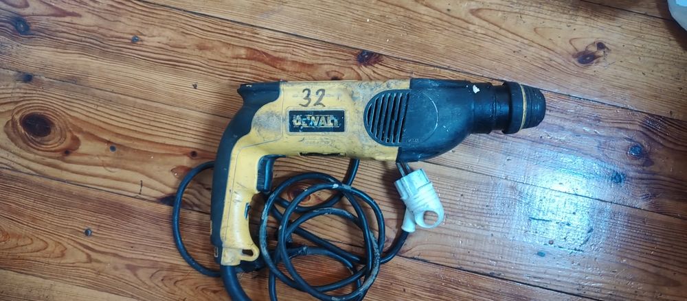 Перфоратор Девольт Dewalt
