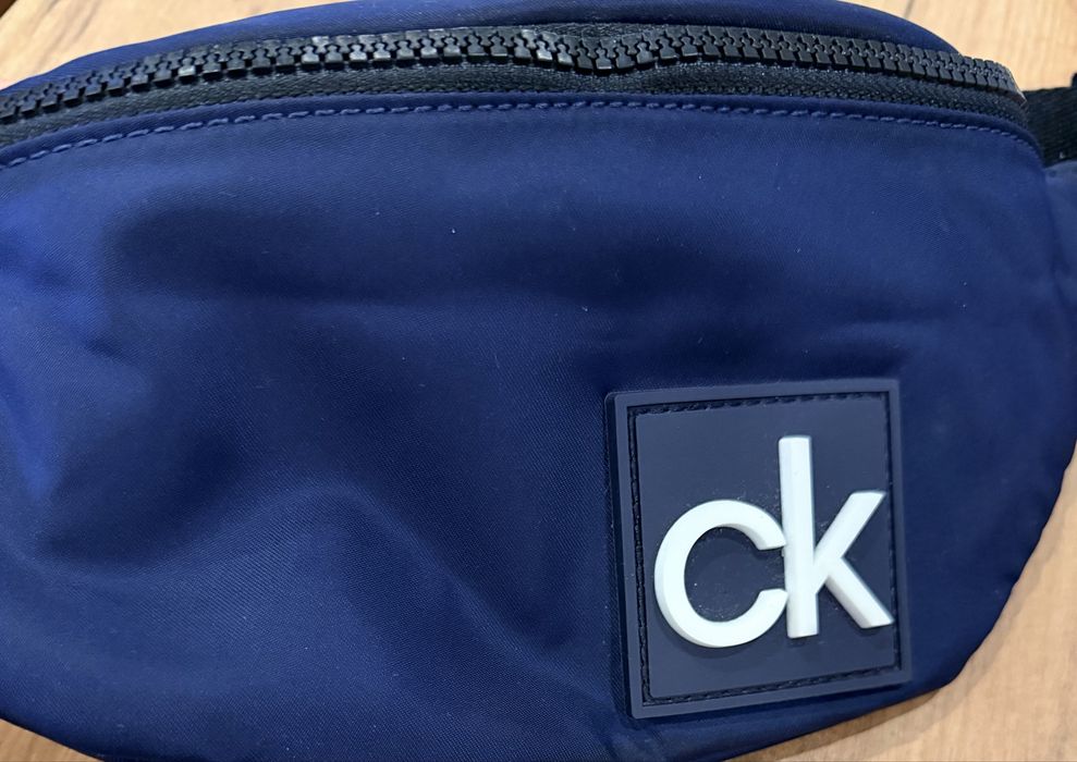 saszetka nerka Calvin Klein