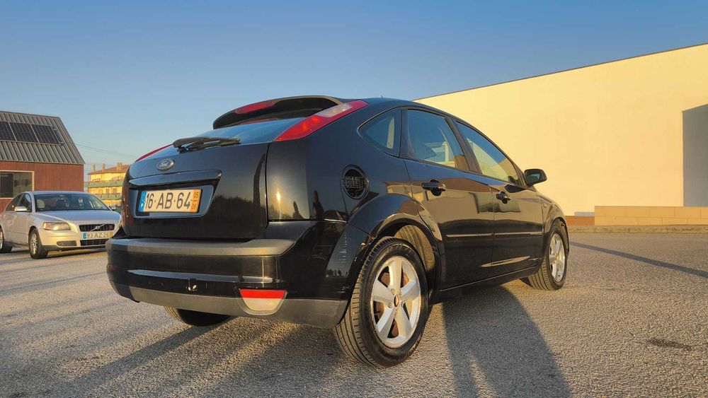 Ford Focus 1.6 TDCi Sedan 2005 — photo 3