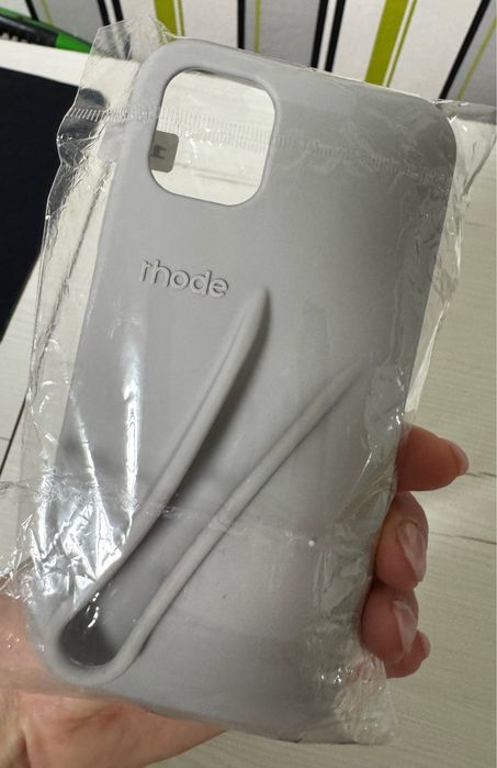 Чолох від rhode на iPhone 11 з тримачем помади/блиску для губ