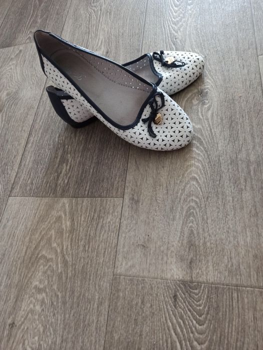 Балетки кожані білі