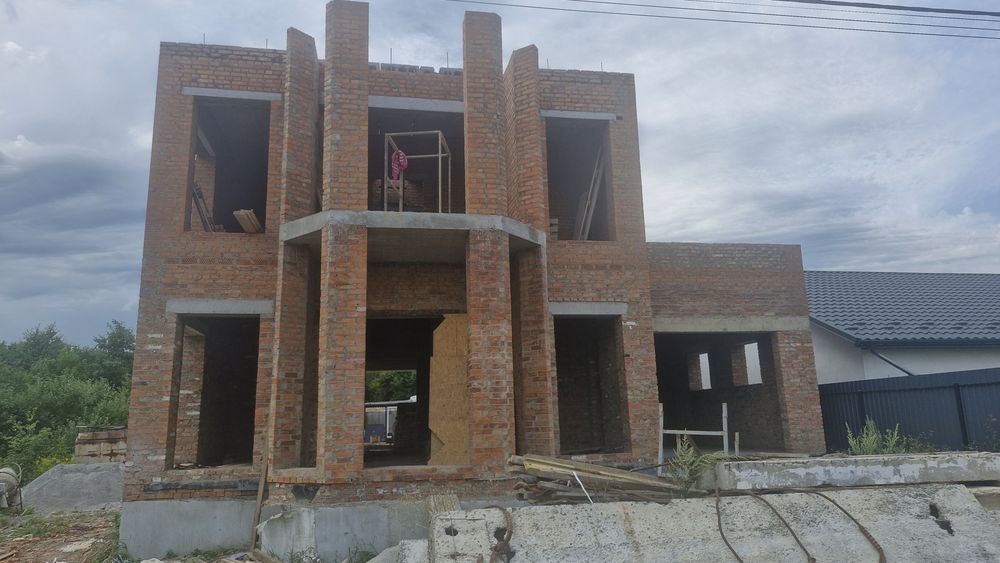 Добротний будинок з бомбосховищем Зарванці