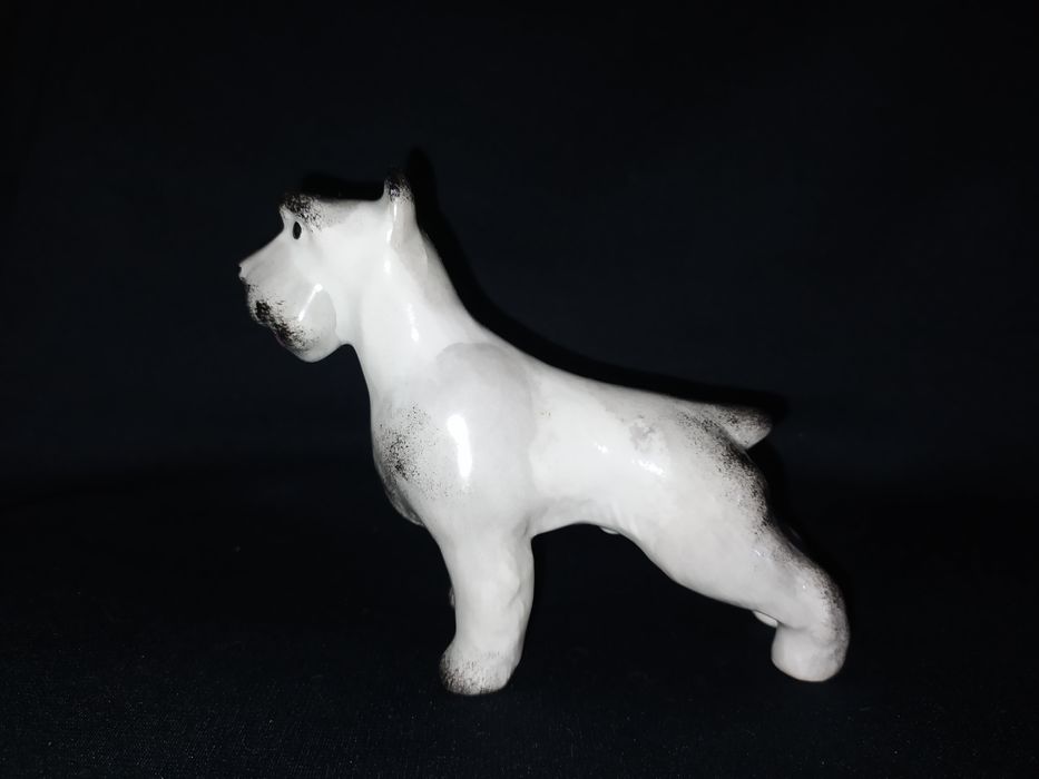 фарфоровая статуетка собака Шнауцер