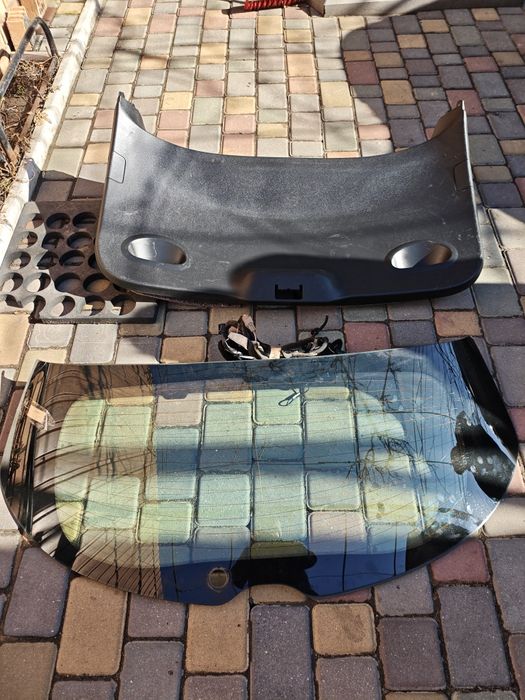 Заднее стекло Рено Меган 3