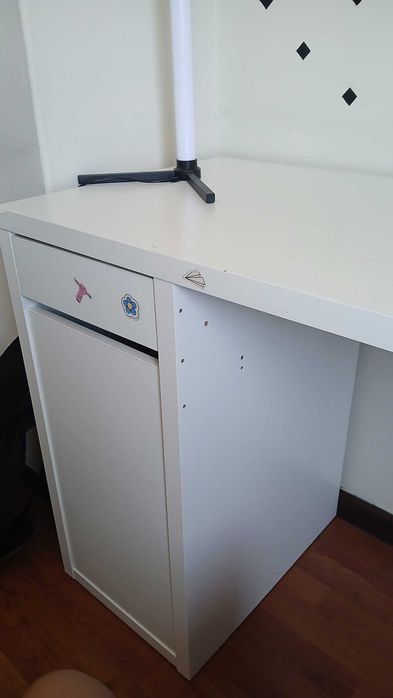 Secretária IKEA MICKE Branca – Funcional (Ideal Estudantes)