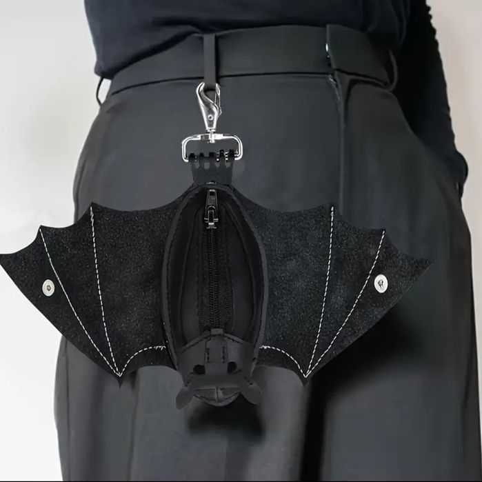 Готический кошелек для монет в виде летучей мыши ручной работы.