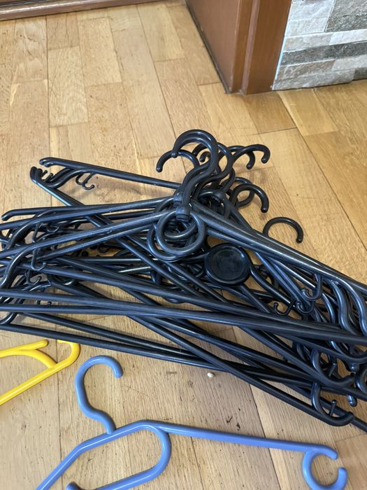 Zestaw 33 sztuk wieszakow ikea na ubrania dzieciece rozowe ikea