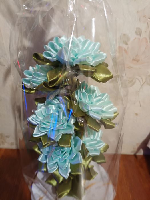 Букети з атласної стрічки подарункові.