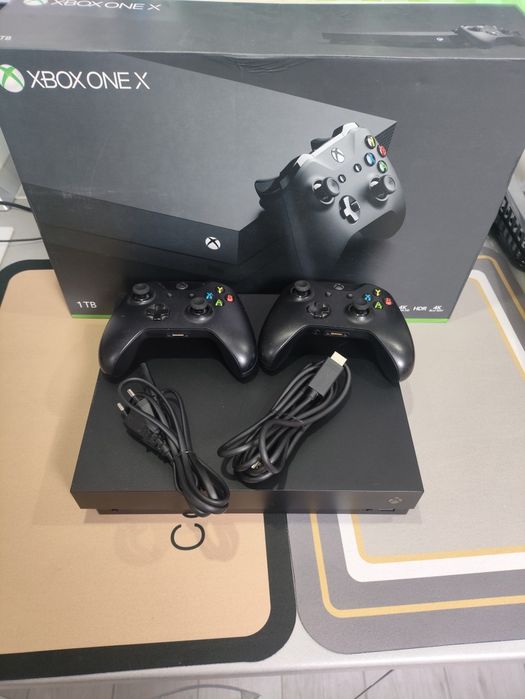 Xbox one x 1 TB  два оригінальні джойстики
