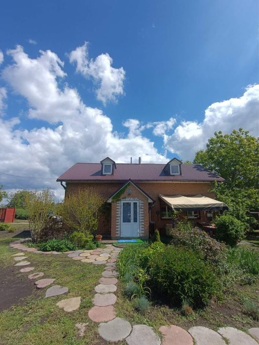 Продам будинок в Потіївці. Якщо про покій, то це саме тут.