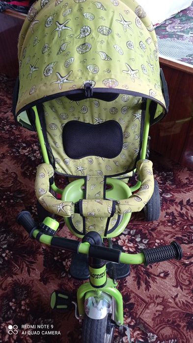 Продається триколісний ровер салатовий колір кола добрі