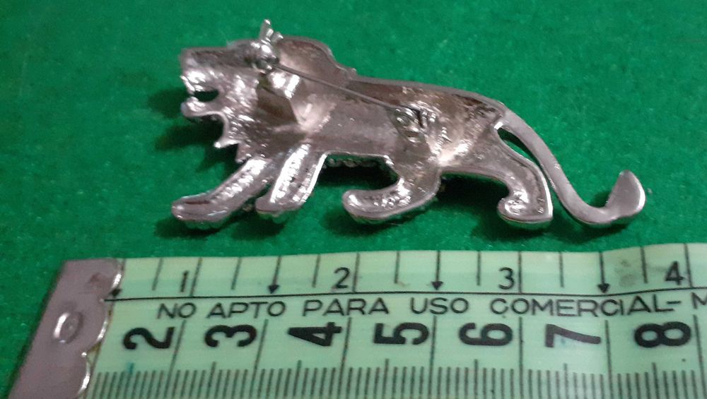 Alfinete de CASACO  LEÃO