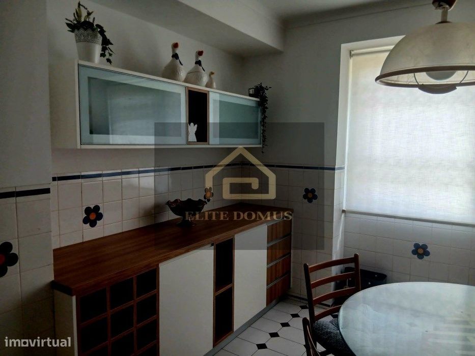 T2 com BOX, Terraço e Suite em Condomínio Fechado - Carcavelos!