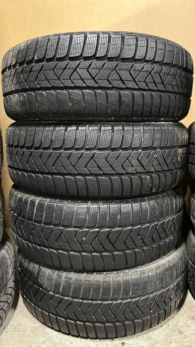 Комплект зимової гуми 215/55/17