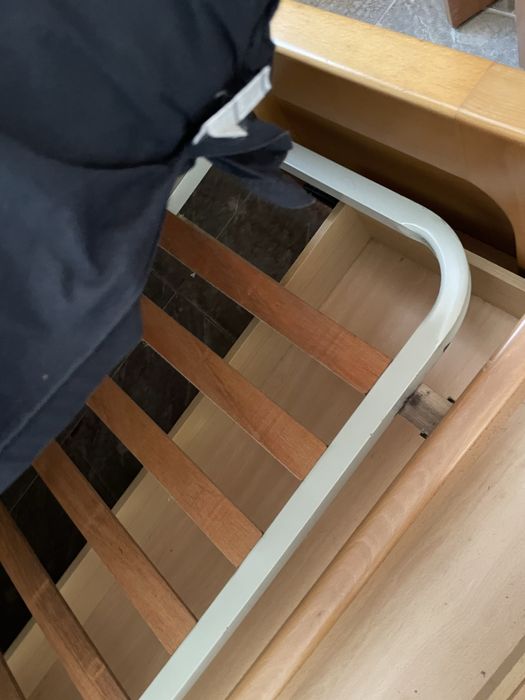 Cama de Solteiro em Pinho