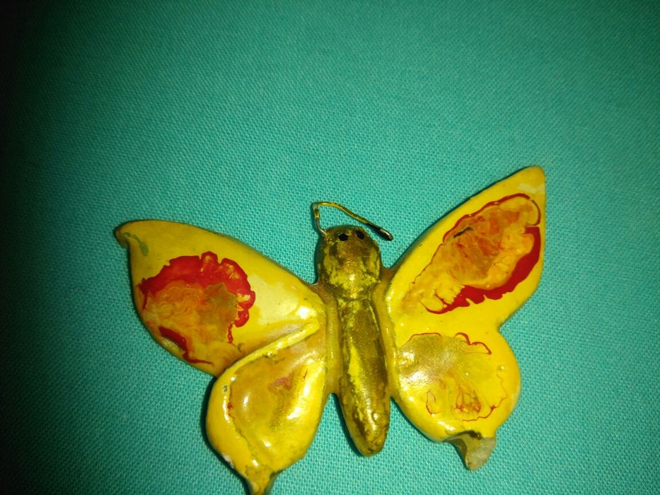 Quatro alfinetes /Pregadeiras.