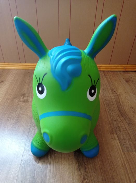 Коник стрибунець, в гарному стані