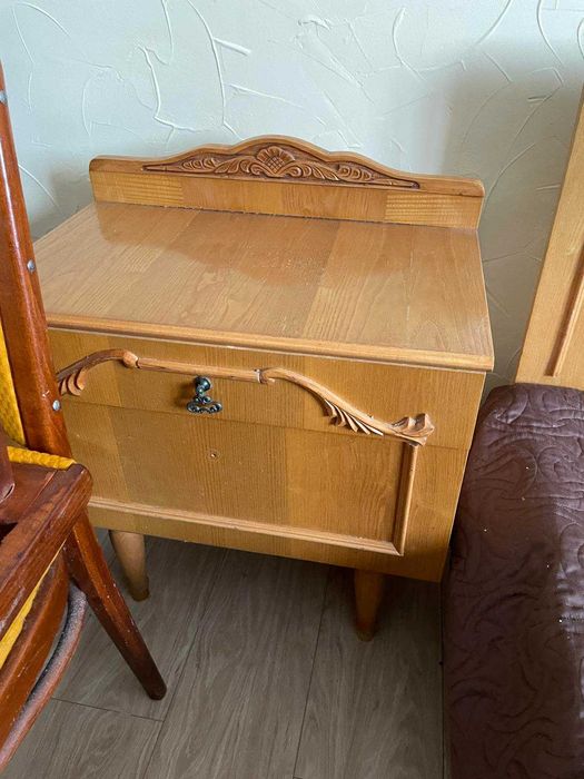 Спальня ліжко дві тумби трюмо шафа