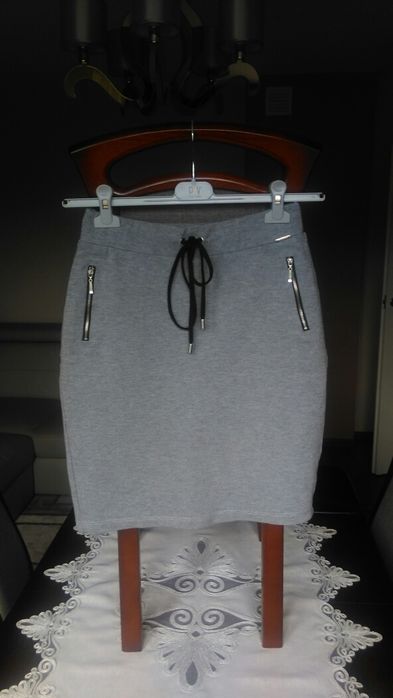 Spódnica przed kolano Quiosque 36 szara