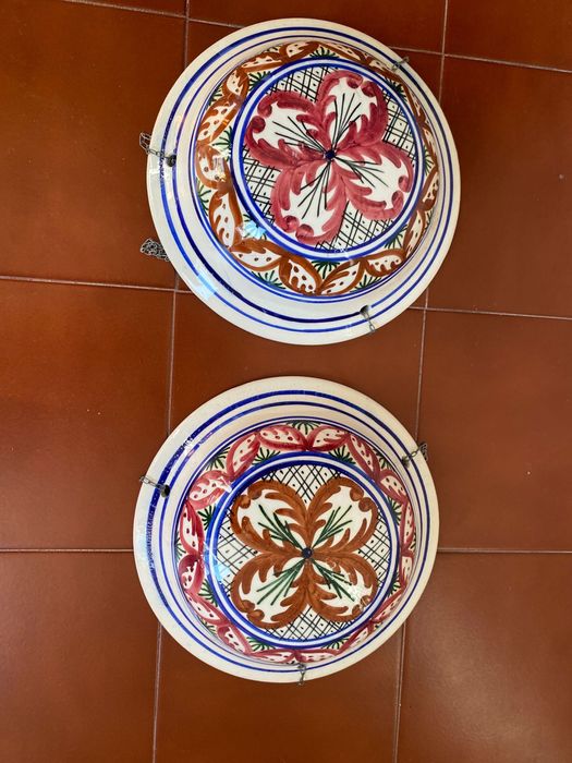 Floreiras suspensas em porcelana