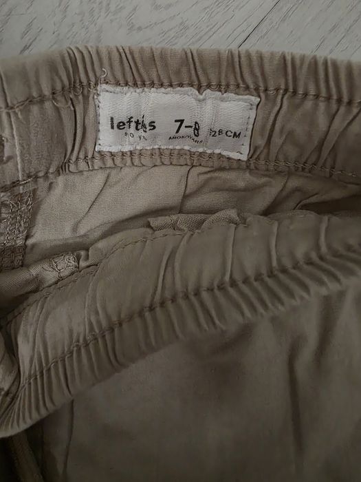 Conjunto de calções bege e cor de tijolo tamanho 7-8 anos da lefties