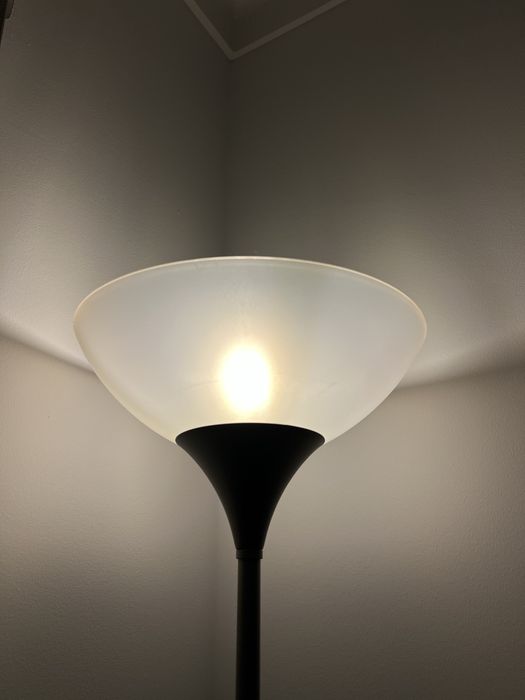 Candeeiro de pé alto