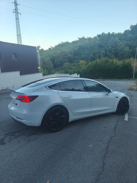 Tesla model 3 performance