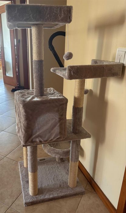 Árvore para gatos - 121 cm