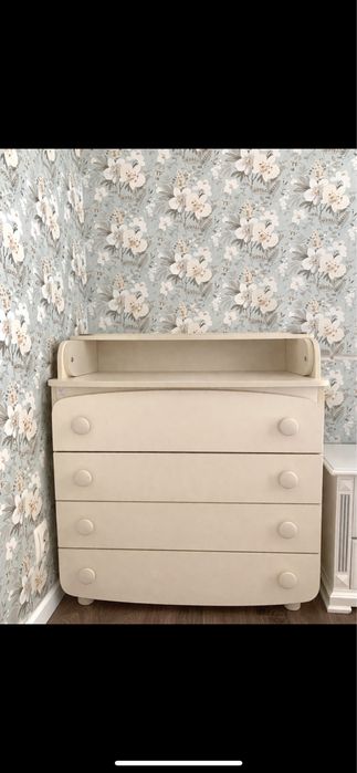 Комод з пеленатором фірми Veres