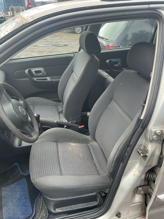 Conjunto de bancos polo passat ano 2000