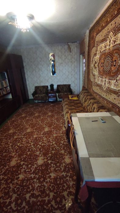 Продам 3 комн квартиру с холлом в центре Верхнеднепровска