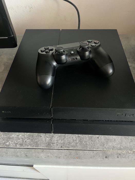 Playstation 4 /  1 Terabyte com comando original