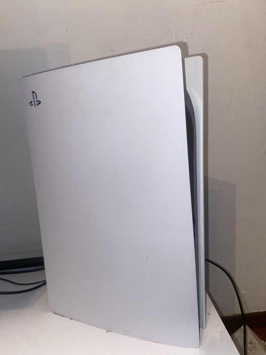 Playstation 5 + 2 pady