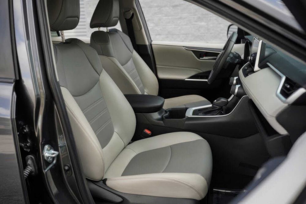 Toyota RAV4 XLE Premium      2023