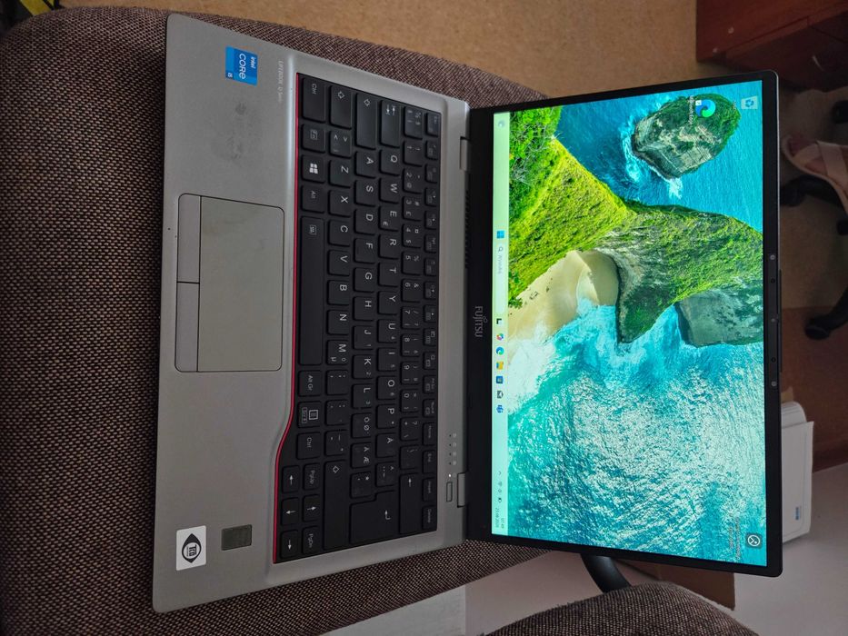 Fujitsu Lifebook U | i5-1135G7 |8 GB|256 SSD| 14" bardzo lekki