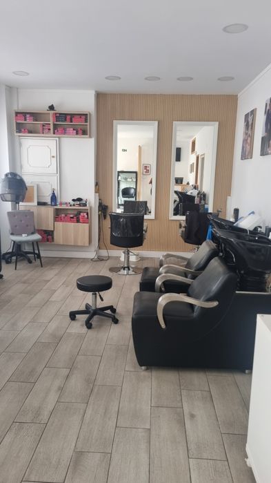 Alugo mesa de manicur e gabinete de estetica