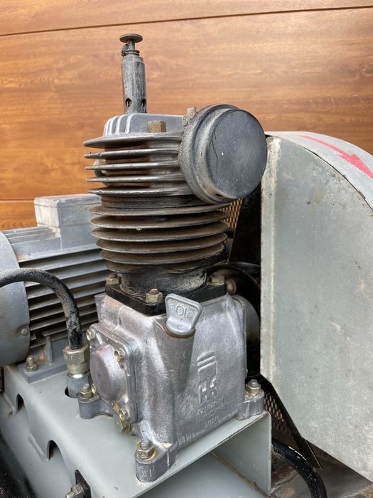 Kompresor sprężarka DDR 10Bar 380V 400V bardzo dobry stan