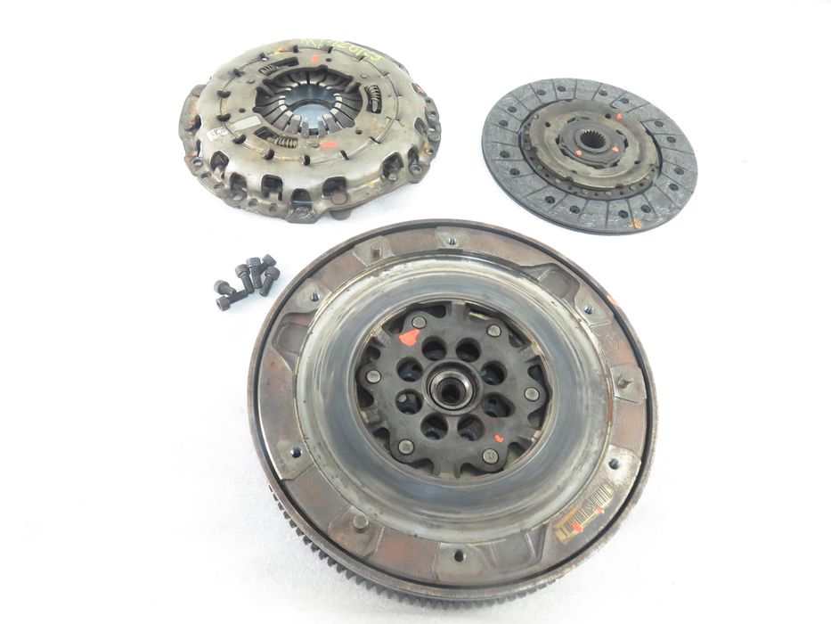 Koło Dwumasowe Sprzęgło Komplet Bmw E87 120 D - 638467